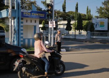 Seluruh aktivitas masyarakat yang melintas di Simpang jam kota, simpang Darussalam dan Simpang taman Riadhah dalam wilayah Kota Lhokseumawe, dihentikan selama tiga menit. Bunyi sirine terdengar meraung-raung sebagai tanda refleksi atas tragedi bencana yang terjadi dua dekade silam.