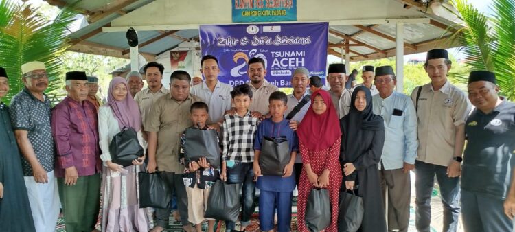 Dewan Pimpinan Daerah (DPD) Sekber Wartawan Indonesia (SWI) Kabupaten Aceh Barat menggelar Zikir dan Doa Bersama dalam rangka mengenang 20 tahun Tsunami Aceh di Gampong Pancasila Kuta Padang Kecamatan Johan Pahlawan, Kamis (26/12/2024).