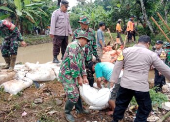 Telah terbangun tanggul darurat sepanjang 10 M x tinggi 2,5 M x lebar 3 M dari karung yang diisi pasir dan batu yang diperkuat dengan bronjong di lokasi bencana sebagai pengganti tanggul sementara yang jebol, selanjutnya dari Kodim 0702/Purbalingga juga telah dilaksanakan pemberian paket bantuan Sembako kepada warga terdampak bencana