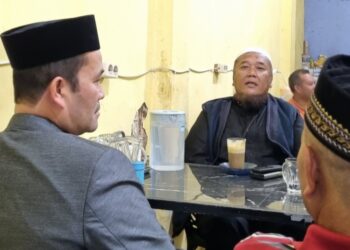 Pimpinan Dewan Perwakilan Rakyat Kabupaten (DPRK) Aceh Tengah H. Hamdan SH dan H. Hasbullah menggelar pertemuan perdana sekaligus bersilaturrahmi dengan Bupati terpilih Haili Yoga setelah melaksanakan subuh berjamaah dilanjutkan dengan minum kopi disalah satu Kafe Tan Saril, Ahad (28/12/2024).