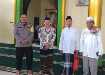 Personel Polsek Malalayang turun langsung ke sejumlah masjid di wilayah tersebut. Pengamanan yang dilakukan oleh jajaran kepolisian ini bertujuan untuk memberikan rasa aman bagi masyarakat yang hendak beribadah, Jumat (27/12/2024).