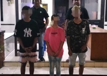 Tim Opsnal Polsek Malalayang berhasil menangkap tiga pelaku yang diduga melakukan tindak pidana pemerasan dan pencurian dengan modus aplikasi Michat. Penangkapan dilakukan pada Selasa pagi, 24 Desember 2024, sekitar pukul 07.30 WITA, di kawasan Oyo Bahana, Kelurahan Malalayang Dua, Kecamatan Malalayang, Kota Manado.