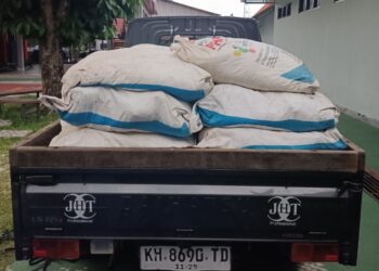 Petugas berhasil mengamankan satu unit R4 jenis Pickup, satu nota pembelian pupuk yang dikeluarkan UD Avisa Tani, dan 50 karung pupuk bersubsidi dengan berat masing-masing karung 50 Kg.