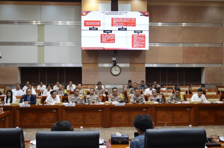 Komisi III DPR RI saat menggelar rapat dengar pendapat bersama Kapolda Kalteng Irjen Pol Drs. Djoko Poerwanto dan sejumlah pejabat utama Polda Kalteng di Gedung Parlemen, Senayan, Jakarta, Selasa, (17/12/2024).