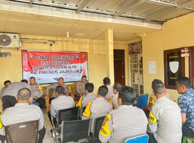Satuan Binmas Polres Ogan Ilir melaksanakan kegiatan supervisi ke Polsek Pemulutan dan Polsek Tanjung Batu pada Rabu, 18 Desember 2024. Kegiatan ini dipimpin langsung oleh Kasat Binmas IPTU Asmun Zain, S.H., beserta anggota Sat Binmas Polres Ogan Ilir.