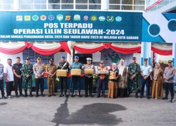 Pj Wali Kota Sabang Andri Nourman bersama Forkopimda meninjau langsung kesiapan personil di Posko Pelayanan Masyarakat yang berlokasi di Pelabuhan Balohan.