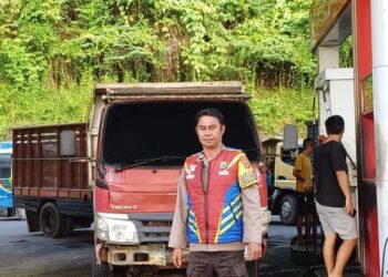Polresta Manado bersama dengan Polsek jajaran terus melakukan pemantauan dan pengawasan terhadap pendistribusian bahan bakar minyak (BBM) di sejumlah SPBU yang berada di wilayah hukum Polresta Manado. Langkah ini dilakukan untuk memastikan pendistribusian BBM berjalan lancar, tertib, dan sesuai peraturan yang berlaku, Rabu (8/1/2025).