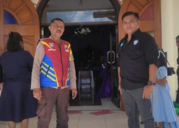 Polsek Malalayang melaksanakan kegiatan Pos Pantau dan Jaga (PAJA) SOMAT di wilayah Kecamatan Malalayang, tepatnya di Gereja GMIM Imanuel, Kelurahan Bahu, Kota Manado. Kegiatan berlangsung mulai pukul 09.00 hingga 11.00 WITA, Minggu (30/12/2024).