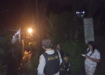 Polresta Manado melalui Polsek Tikala bergerak cepat menindaklanjuti laporan darurat yang diterima melalui Call Centre 112/110. Laporan terkait keributan menggunakan senjata tajam (sajam) di Kelurahan Ranomuut, Lingkungan 2, Kecamatan Paal Dua, diterima pada Kamis, 2 Januari 2025, pukul 19.19 WITA.