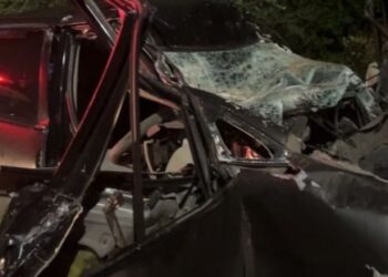 LAKA LANTAS: Mobil yang ditumpangi Wakil Wakapolres Pelabuhan Belawan Kompol Iwan Kurnianto mengalami lakalantas yang terjadi di Jalan Tol Belmera, Medan, pada Minggu (5/1/2025) dini hari. (Foto Dok/ Polda Sumut)