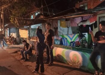Tim Opsnal ROTR (Reaksi Operasi Tempat Rawan) Sat Reskrim Polresta Manado melaksanakan patroli rutin di daerah rawan, khususnya di wilayah Banjer, Tikala, dan Pasar Unyil, Singkil, pada Jumat malam (5/1/2025).