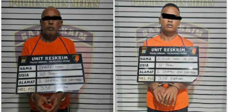 DITANGKAP: BK dan anaknya, AK alias E diamankan di Polsek Medan Sunggal usai membunuh Martius Ginting, Senin (6/1/2025).(Foto Dok/Polsek)