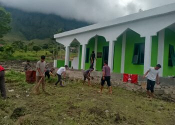 Gerakan Mahasiswa Nasional Indonesia (GMNI) Melakukan kegiatan Bersih-bersih Masjid An-Nur Desa Silalahi sabungan dengan tujuan Membangun Kenyamanan dan Kebersihan Tempat Beribadah Tanggal Senin 6 Januari 2025.