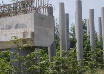 Proyek Jembatan Alue Genteng yang terletak pada ruas jalan Peureulak = Lokop Batas Gayo Lues.
