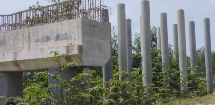 Proyek Jembatan Alue Genteng yang terletak pada ruas jalan Peureulak = Lokop Batas Gayo Lues.