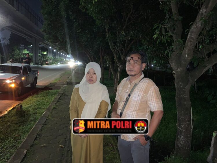 Seorang wanita berprofesi sebagai Pegawai Negeri Sipil (PNS) menjadi korban tindak pidana pencurian dengan kekerasan (curas) saat melintas di bawah Flyover Jakabaring pada Senin sore (06/01/2025). Korban, yang diketahui bernama Widya Apriyanti (43), warga Jalan Kalidoni Lorong Talang Gading, mengalami perampokan yang melibatkan tiga pelaku.