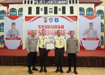Penyerahan piagam penghargaan satpam terbaik perusahaan di berikan oleh Kapolres Lhokseumawe, melalui Kabag SDM, AKP ERPANSYAH PUTRA. Sedangkan di Bireuen di berikan oleh Kapolres AKBP JATMIKO.SH, M.H