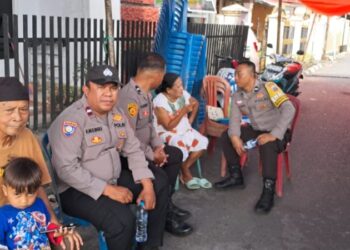 Polsek Singkil terus memperkuat kedekatan dengan masyarakat melalui kegiatan sambang warga yang dilakukan secara rutin. Pada kesempatan kali ini, personel Polsek Singkil mengunjungi warga di Kelurahan Kentang Baru untuk menyampaikan himbauan terkait keamanan dan ketertiban masyarakat (kamtibmas), Rabu (8/1/2025).