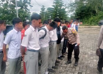 Sebanyak 21 orang siswa pelajar dari salah satu Sekolah Menengah Atas di Kecamatan Palipi Kabupaten Samosir, ditindak oleh Polsek Palipi setelah kedapatan membolos di jam pelajaran.