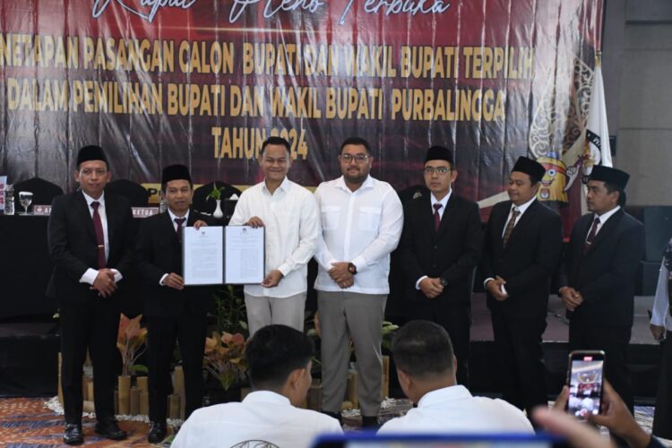 Komisi Pemilihan Umum (KPU) Kabupaten Purbalingga resmi menetapkan pasangan calon nomor urut 02 H Fahmi Muhammad Hanif - Dimas Prasetyahani sebagai Bupati - Wakil Bupati terpilih dalam Pilkada Purbalingga