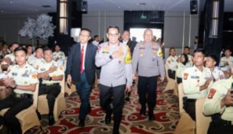 Hadir Kapolda Sumsel Irjen Pol Andi Rian R Djajadi SIK MH, Ketua Umum BPP ABUJAPI Komjen Pol (P) Drs. H. Sofjan Yacoeb, MM, Ketua Umum ABUJAPI Sumsel Khairil Anwar dan PJU Polda Sumsel lainnya.
