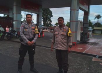 personel Polsek Pineleng melaksanakan kegiatan pengawasan di Stasiun Pengisian Bahan Bakar Umum (SPBU) Tateli, Kecamatan Mandolang, pada Kamis (9/1/2024).