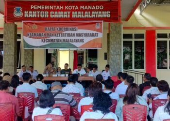 Kapolsek Malalayang, AKP Elwin Kristanto, menghadiri rapat koordinasi Tripika (Tiga Pilar Kamtibmas) Kecamatan Malalayang yang digelar pada Kamis pagi. Rapat tersebut membahas evaluasi situasi keamanan dan ketertiban masyarakat (kamtibmas) sepanjang tahun 2024 serta langkah strategis untuk tahun 2025, Kamis (9/1/2025).