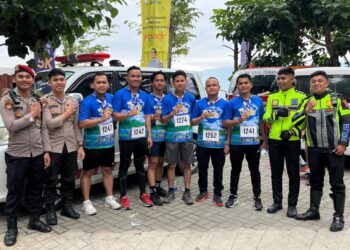 Gelaran The Blues Fun Run Samosir 2025 sukses dilaksanakan dengan pengamanan ketat oleh personel Polres Samosir dan Polsek Pangururan. Event ini berlangsung aman dan lancar, dengan dukungan pengawalan dan pengamanan yang dimulai sejak pukul 06.30 WIB hingga kegiatan selesai.