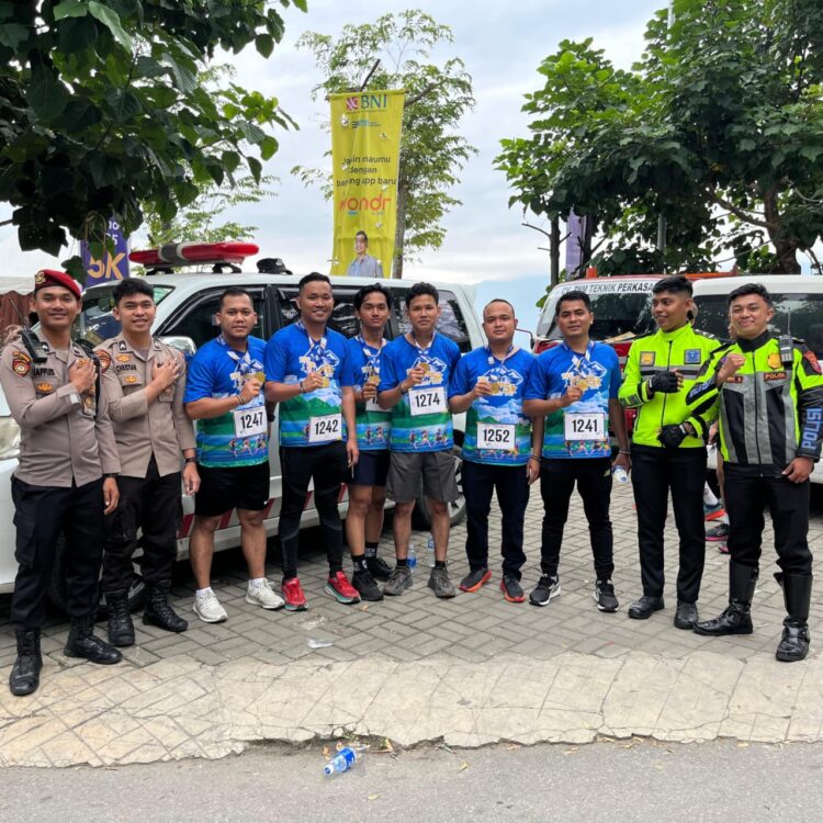 Gelaran The Blues Fun Run Samosir 2025 sukses dilaksanakan dengan pengamanan ketat oleh personel Polres Samosir dan Polsek Pangururan. Event ini berlangsung aman dan lancar, dengan dukungan pengawalan dan pengamanan yang dimulai sejak pukul 06.30 WIB hingga kegiatan selesai.