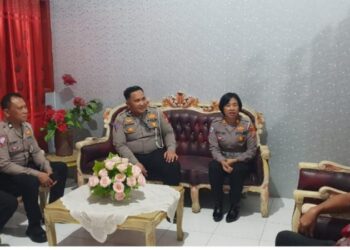 Sat Lantas Polresta Manado melakukan langkah proaktif dalam upaya meningkatkan kesadaran berlalu lintas di kalangan pelajar. Dalam kunjungan ke sejumlah sekolah di wilayah Manado, pihak kepolisian mengadakan sosialisasi mengenai aturan berkendara, dengan fokus utama melarang siswa membawa kendaraan tanpa memiliki Surat Izin Mengemudi (SIM), Jumat (11/1/2024).