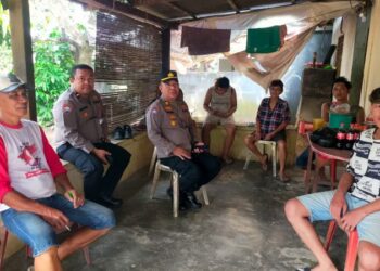 Satuan Pembinaan Masyarakat (Sat Binmas) Polresta Manado terus aktif mendekatkan diri dengan masyarakat. Pada Jumat (11/1/2025). Kegiatan personel Sat Binmas menggelar kegiatan sambang warga di Kelurahan Banjer. Kegiatan ini bertujuan untuk mempererat hubungan antara polisi dan masyarakat sekaligus menyampaikan himbauan penting terkait keamanan dan ketertiban masyarakat (kamtibmas).