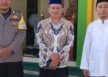 Polsek Malalayang kembali menunjukkan komitmennya dalam menjaga kerukunan umat beragama melalui program Paja Somat (Polisi Jaga Gereja dan Sholat Jumat). Program ini merupakan langkah nyata dalam menciptakan rasa aman bagi seluruh warga di wilayah hukum Polsek Malalayang, baik di tempat ibadah gereja maupun masjid.