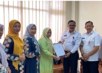 Kasab Bule Jok, sebuah kerajinan tradisional warisan budaya dari Gampong Keutapang, Kecamatan Tanah Pasir, Kabupaten Aceh Utara, kini mendapatkan pengakuan penting setelah resmi memiliki sertifikat Hak Kekayaan Intelektual (HAKI).