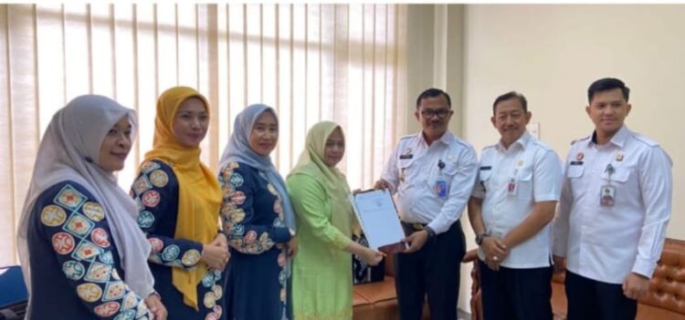 Kasab Bule Jok, sebuah kerajinan tradisional warisan budaya dari Gampong Keutapang, Kecamatan Tanah Pasir, Kabupaten Aceh Utara, kini mendapatkan pengakuan penting setelah resmi memiliki sertifikat Hak Kekayaan Intelektual (HAKI).