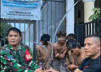 Sebanyak 7 orang remaja belasan tahun yang diduga merupakan kelompok Gangster diamankan Babinsa bersama warga masyarakat.