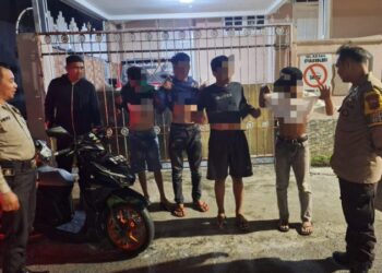 Dalam rangka menjaga situasi keamanan dan ketertiban masyarakat yang kondusif, personel Polsek Tikala melaksanakan patroli rutin di wilayah hukum Polresta Manado, Minggu (12/1/2025).