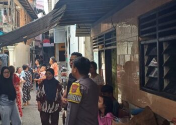 Bhabinkamtibmas Polsek Wenang melaksanakan kegiatan Binluh Kamtibmas di Kelurahan Komo Luar sebagai respons terhadap informasi viral mengenai dugaan penculikan anak menggunakan mobil box yang beredar di media sosial, Kamis (16/1/2025).