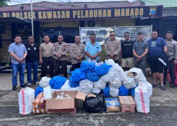 Anggota Polsek Pelabuhan Manado melaksanakan operasi razia untuk menanggulangi peredaran minuman keras (miras), barang ilegal, dan barang berbahaya lainnya di dalam area Pelabuhan Manado. Kegiatan ini merupakan tindak lanjut dari instruksi Kapolresta Manado guna menjaga situasi kamtibmas yang aman dan mencegah terjadinya gangguan yang disebabkan oleh miras di wilayah hukum Polsek Pelabuhan Manado, Pada hari Kamis, 16 Januari 2025, mulai pukul 08.00 hingga 10.00 WITA.