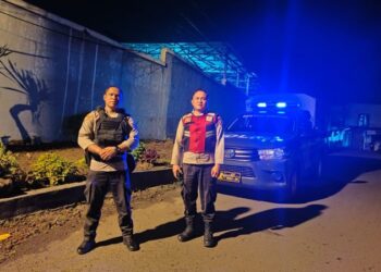 Polsek Singkil mengambil langkah preventif dengan meningkatkan penggelaran Blue Light pada malam hari. Langkah ini diambil sebagai upaya untuk mengurangi potensi gangguan keamanan yang sering terjadi pada jam-jam malam. Personel Polsek Singkil mengintensifkan patroli dengan kendaraan dinas yang dilengkapi dengan lampu biru terang yang akan mempermudah pengawasan di area rawan, Kamis (19/1/2025).