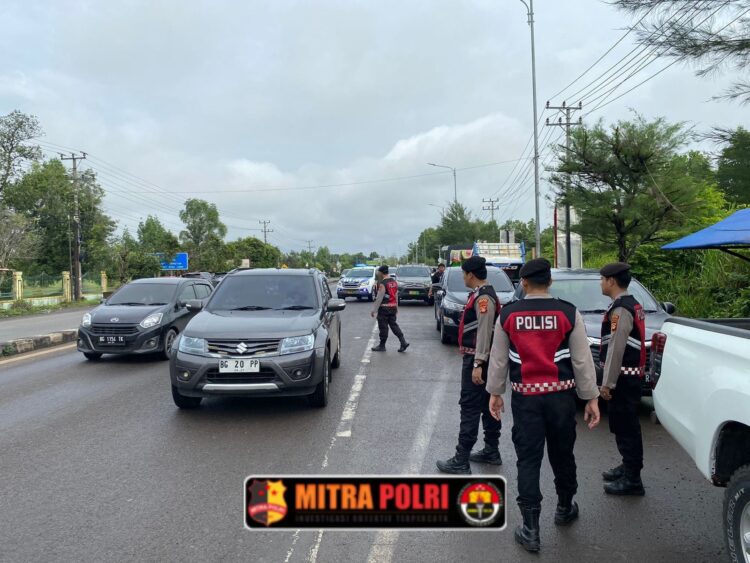 Satuan Samapta Polres Ogan Ilir melaksanakan kegiatan rutin patroli dan pengamanan di wilayah hukum Polres Ogan Ilir. Kegiatan ini berlangsung selama 24 jam, dimulai sejak pukul 08.00 WIB pada Selasa (21/1) hingga pukul 08.00 WIB keesokan harinya.