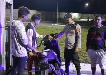 Polsek Pineleng Polresta Manado melaksanakan kegiatan program unggulan SIBULAN (SIKAT PEMABUK JALANAN) sebagai upaya untuk mengantisipasi gangguan kamtibmas di wilayah hukum Polsek Pineleng.