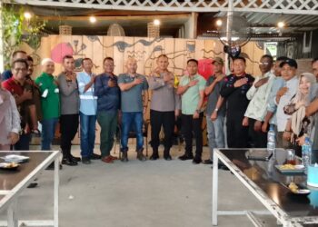 Pihak perusahaan bersedia melakukan musyawarah duduk bersama yang difasilitasi oleh Kapolres Nagan Raya AKBP Rudi Saeful Hadi, S.I.K yang diwakili oleh Kabag Ops Polres Nagan Raya Kompol Chairil Anshar dan ikut serta Danki 3 Batalyon C Pelopor Iptu Adi Rama Surya, S.Sos Kamis (23/01/24), disalah satu cafe kawasan Ujong Patihah, Kuala Kabupaten setempat.