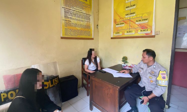 Polsek Tikala berhasil menyelesaikan kasus penganiayaan yang terjadi di wilayah hukumnya melalui pendekatan problem solving berbasis kekeluargaan. Proses mediasi dilakukan di Mapolsek Tikala pada Kamis (23/1/2025) melibatkan kedua belah pihak yang berselisih, keluarga, serta aparat kepolisian.