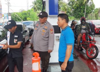 Polresta Manado bersama dengan Polsek jajaran melakukan pemeriksaan terhadap modifikasi tangki minyak kendaraan roda empat (R4) dan roda dua (R6). Selain itu, kegiatan pengawasan terhadap penyaluran BBM jenis solar subsidi di sejumlah Stasiun Pengisian Bahan Bakar Umum (SPBU) di wilayah hukum Polresta Manado juga intensif dilakukan, Kamis (23/1/2025).