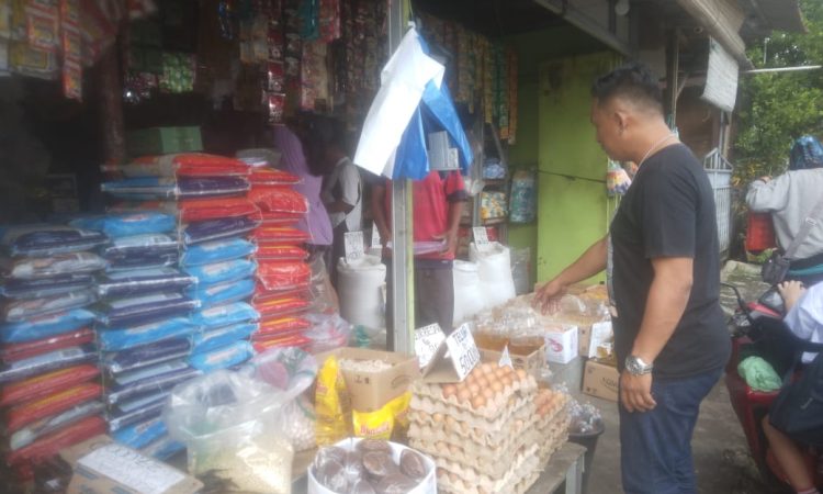 Polresta Manado bersama Polsek jajaran kembali mengintensifkan upaya monitoring terhadap harga dan pasokan bahan pokok (Bapok) yang didistribusikan oleh para pemasok ke pasar-pasar tradisional di wilayah hukum Polresta Manado.