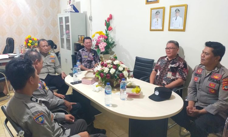 Kepala Satuan Binmas Polresta Manado, AKP Tommy Rimbing, mengadakan pertemuan dengan Dinas Pendidikan Kota Manado dan Kantor Wilayah Kementerian Agama (Kemenag) Kota Manado, membahas persiapan pelaksanaan program makan bergizi gratis untuk para siswa.