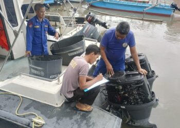Kasat Pol Airud Polresta Manado, Kompol Kretsman Mulalinda, bersama personel dari Satuan Polisi Air dan Udara (Pol Airud), melaksanakan kegiatan pendataan kerusakan pada alat apung kapal patroli. Kegiatan ini bertujuan untuk melakukan inventarisasi serta evaluasi terhadap kondisi kapal patroli yang digunakan dalam kegiatan pengawasan dan patroli perairan di wilayah Manado, Jumat (24/1/2025).