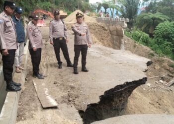Kegiatan ini melibatkan patroli, pengamanan arus lalu lintas, pengamanan ibadah Minggu di gereja, pengecekan situasi pelabuhan kapal, pelayanan informasi, serta pengawasan di lokasi jalan longsor.