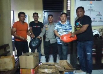 Polsek Pelabuhan Manado melaksanakan operasi razia minuman keras (miras), barang ilegal, dan barang berbahaya lainnya pada Sabtu (25/1/2025).