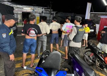 Polsek Pineleng melaksanakan kegiatan Program Unggulan Polresta Manado, SIBULAN (SIKAT PEMABUK JALANAN), untuk mengantisipasi gangguan Kamtibmas di wilayahnya.